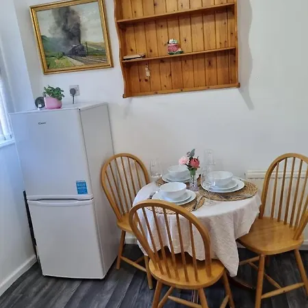 Modern & Elegant W/ Netflix And Parking Konukevi Leeds (West Yorkshire)