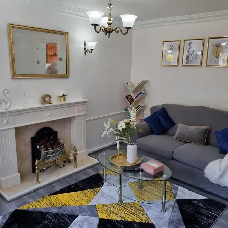 Modern&elegant W/ Netflix&parking *