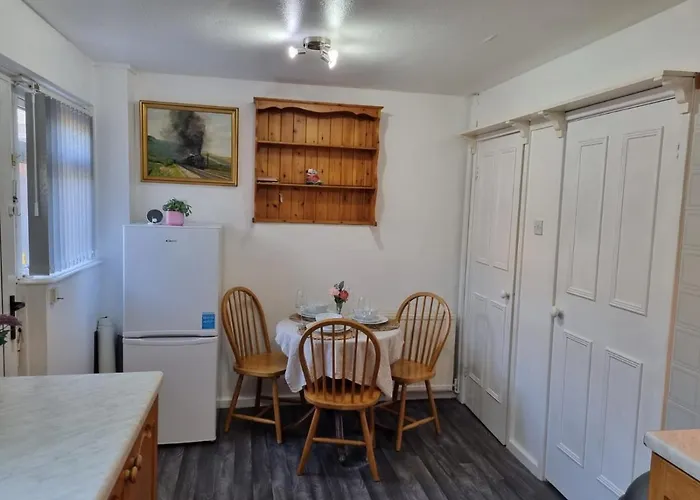 Modern&elegant W/ Netflix&parking