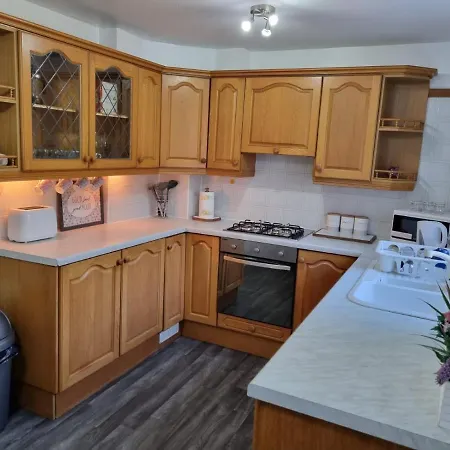 Guest house Modern & Elegant W/ Netflix And Parking *