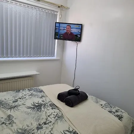 Guest house Modern & Elegant W/ Netflix And Parking *