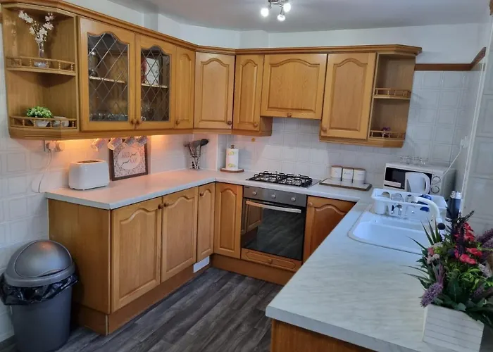 Guest house Modern & Elegant W/ Netflix And Parking *