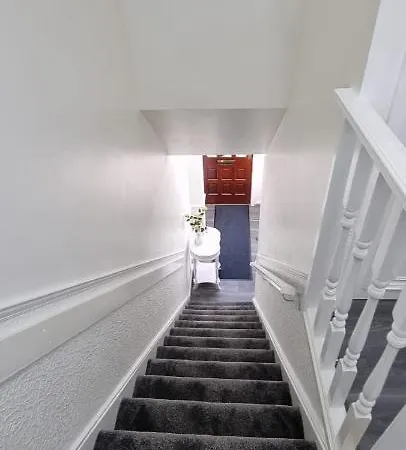 Modern & Elegant W/ Netflix And Parking * 리즈