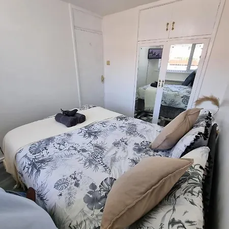 Modern & Elegant W/ Netflix And Parking 게스트하우스 *